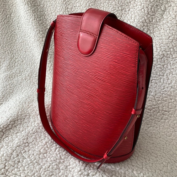 Louis Vuitton Red Epi Leather Vintage Cluny Shoulder Bag - Picture 6 of 15